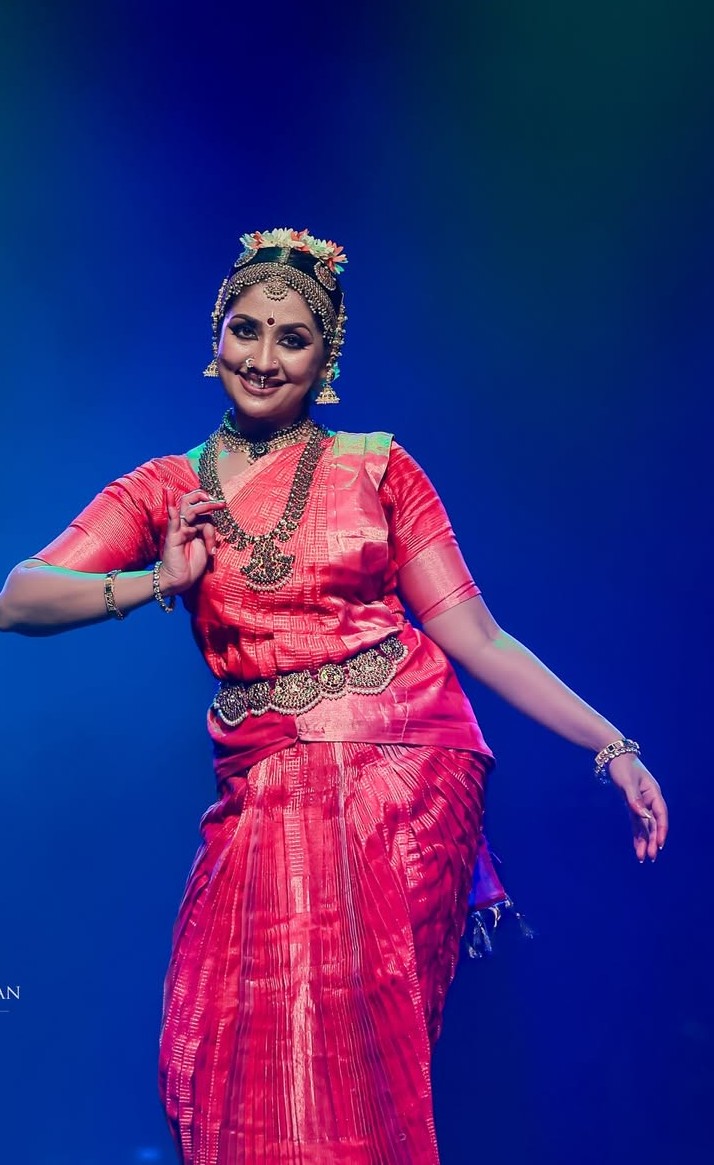 ನವ್ಯಾ ನಾಯರ್ ಅವರು ನಟಿ ಮಾತ್ರವಲ್ಲದೆ ಭರತನಾಟ್ಯ ಕಲಾವಿದೆಯೂ ಆಗಿದ್ದಾರೆ.