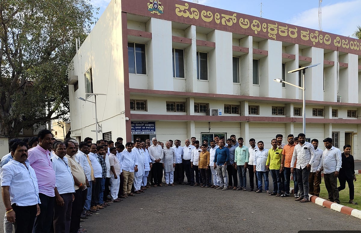ವಿಜಯಪುರ| ದೌರ್ಜನ್ಯ ನಿಲ್ಲಿಸಿ: ಚಿನ್ನ, ಬೆಳ್ಳಿ ವರ್ತಕರ ಮನವಿ