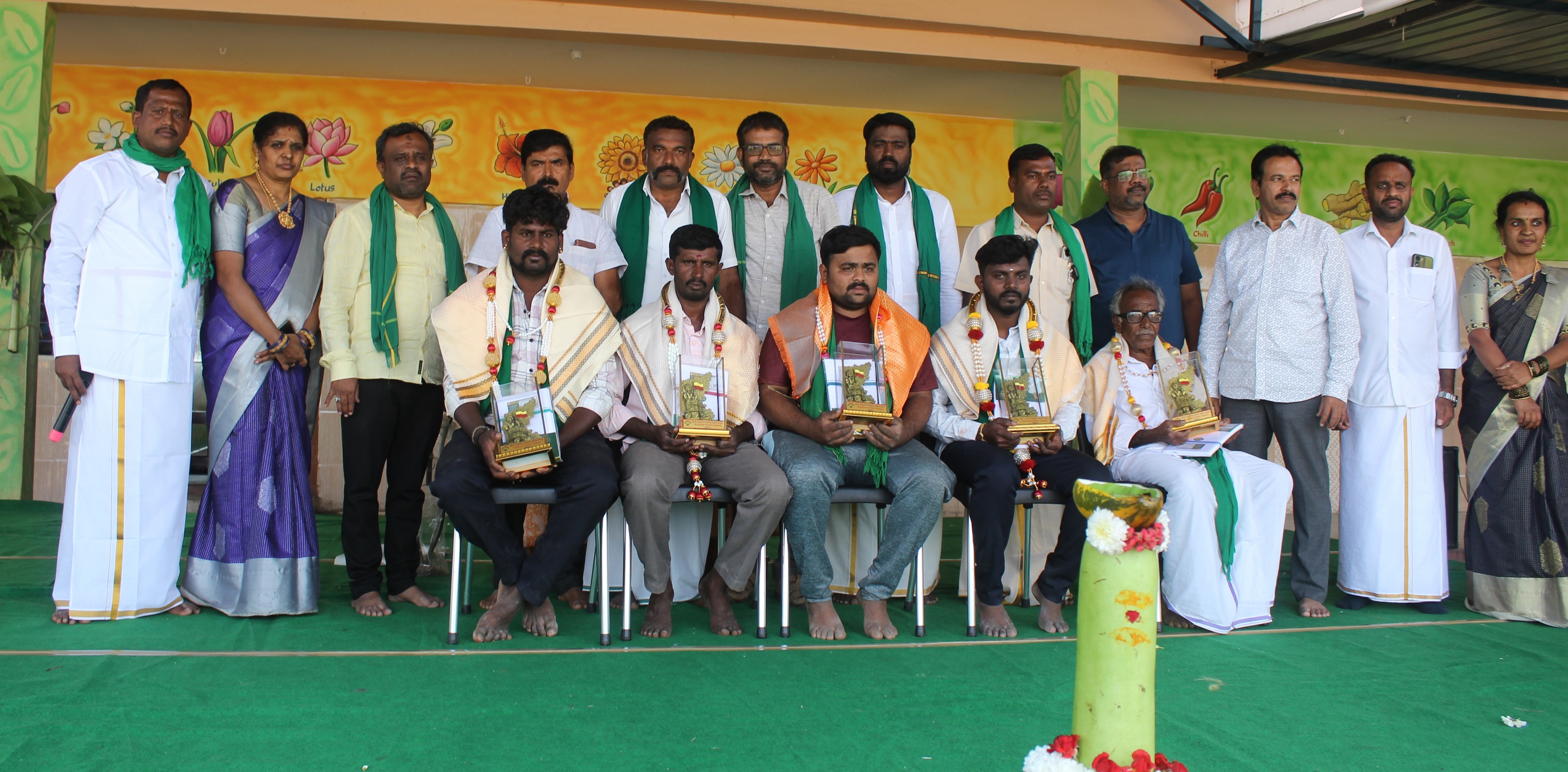 ಸಂಕ್ರಾಂತಿ ಸುಗ್ಗಿ ಸಂಭ್ರಮದಲ್ಲಿ ಪ್ರಗತಿ ಪರ ರೈತರನ್ನು ಸನ್ಮಾನಿಸಲಾಯಿತು