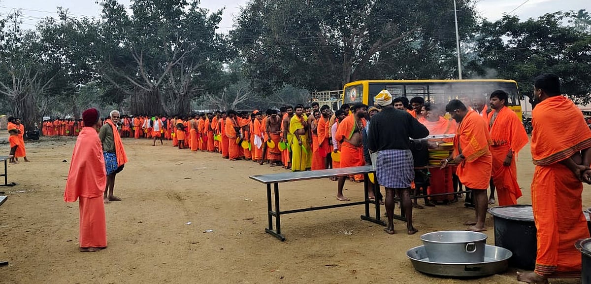 ಹಾಸನ: ಸಾವಿರಾರು ಭಕ್ತರಿಂದ ಬಸವ ಮಾಲೆ ವಿಸರ್ಜನೆ