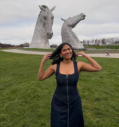 98 ಅಡಿ ಎತ್ತರ ಇರುವ ಉಕ್ಕಿನ ಕುದುರೆ ಪ್ರತಿಮೆಗಳ ಮುಂದೆ ಪುನೀತ್ ರಾಜ್‌ಕುಮಾರ್ ಹಾಗೂ ನಟಿ ರಶ್ಮಿಕಾ ಮಂದಣ್ಣ ಡ್ಯಾನ್ಸ್ ಮಾಡಿದ್ದರು. ಇದೀಗ ಅದೇ ಸ್ಥಳಕ್ಕೆ ಧೃತಿ ಪುನೀತ್‌ರಾಜ್‌ಕುಮಾರ್‌ ಭೇಟಿ ನೀಡಿ ಖುಷಿಪಟ್ಟಿದ್ದಾರೆ. ಸದ್ಯ ಇದೇ ಫೋಟೊಗಳು ಸಾಮಾಜಿಕ ಜಾಲತಾಣದಲ್ಲಿ ಹರಿದಾಡುತ್ತಿವೆ.