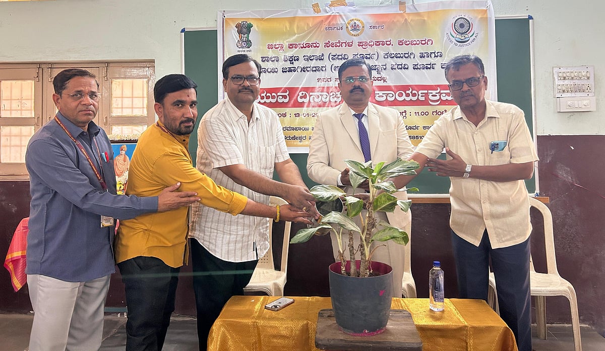 ಕಲಬುರಗಿ| ಉದ್ಯೋಗ ಗಿಟ್ಟಿಸುವ ಪ್ರಯತ್ನ ಮಾಡಿ: ನ್ಯಾಯಾಧೀಶ ಶ್ರೀನಿವಾಸ ನವಲೆ