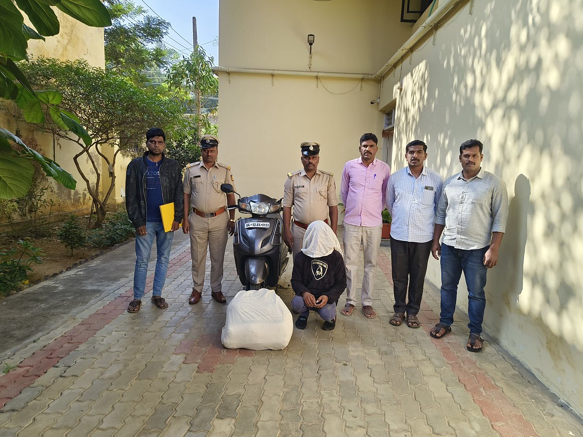 ಅಕ್ರಮ ಗಾಂಜಾ ಸಾಗಾಟ: 10 ಕೆಜಿ ಒಣ ಗಾಂಜಾ ವಶ