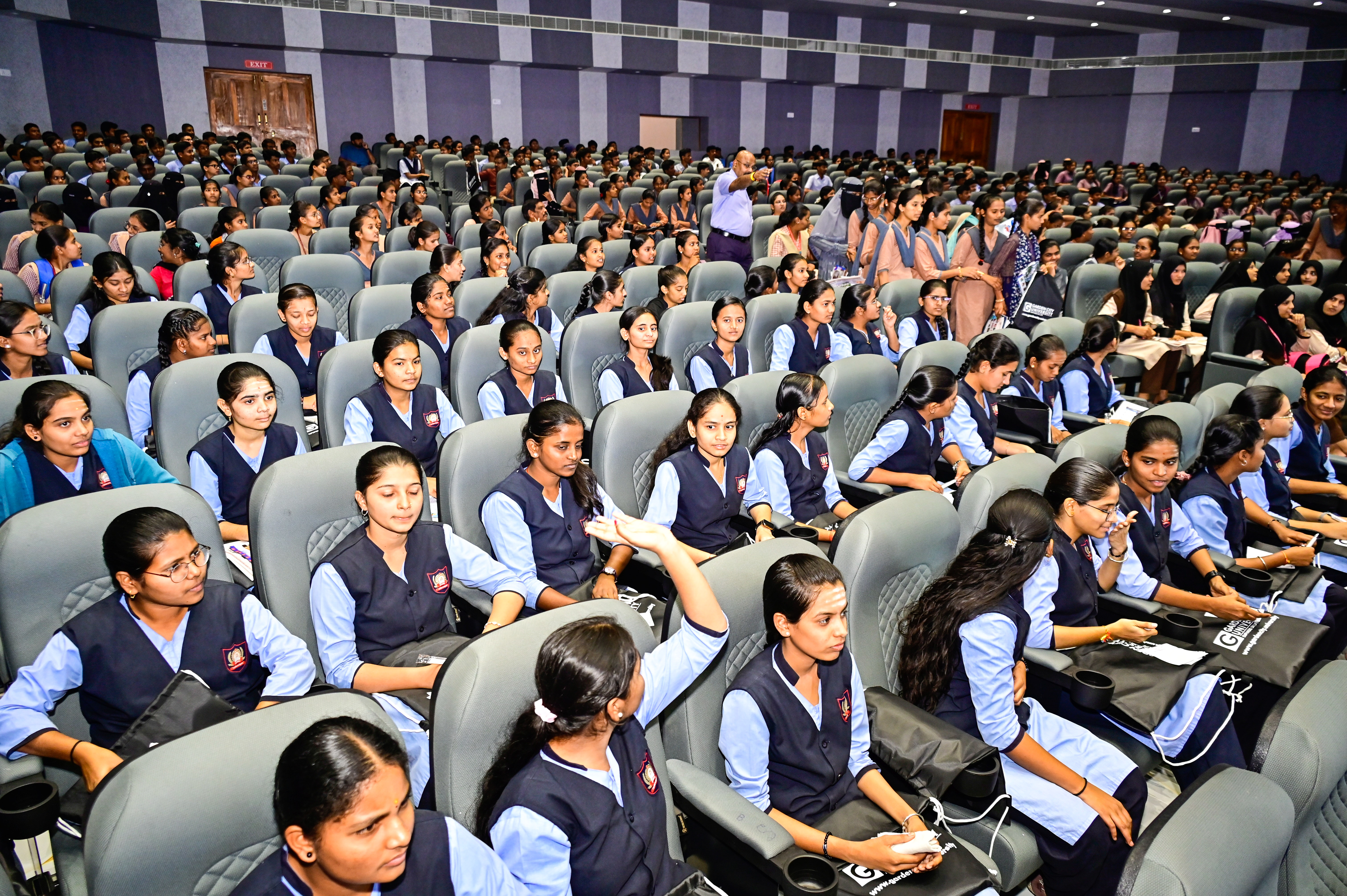 ‘ಜ್ಞಾನ ದೇಗುಲ’ ಶೈಕ್ಷಣಿಕ ಮೇಳದಲ್ಲಿ ಪಾಲ್ಗೊಂಡಿದ್ದ ವಿದ್ಯಾರ್ಥಿಗಳು