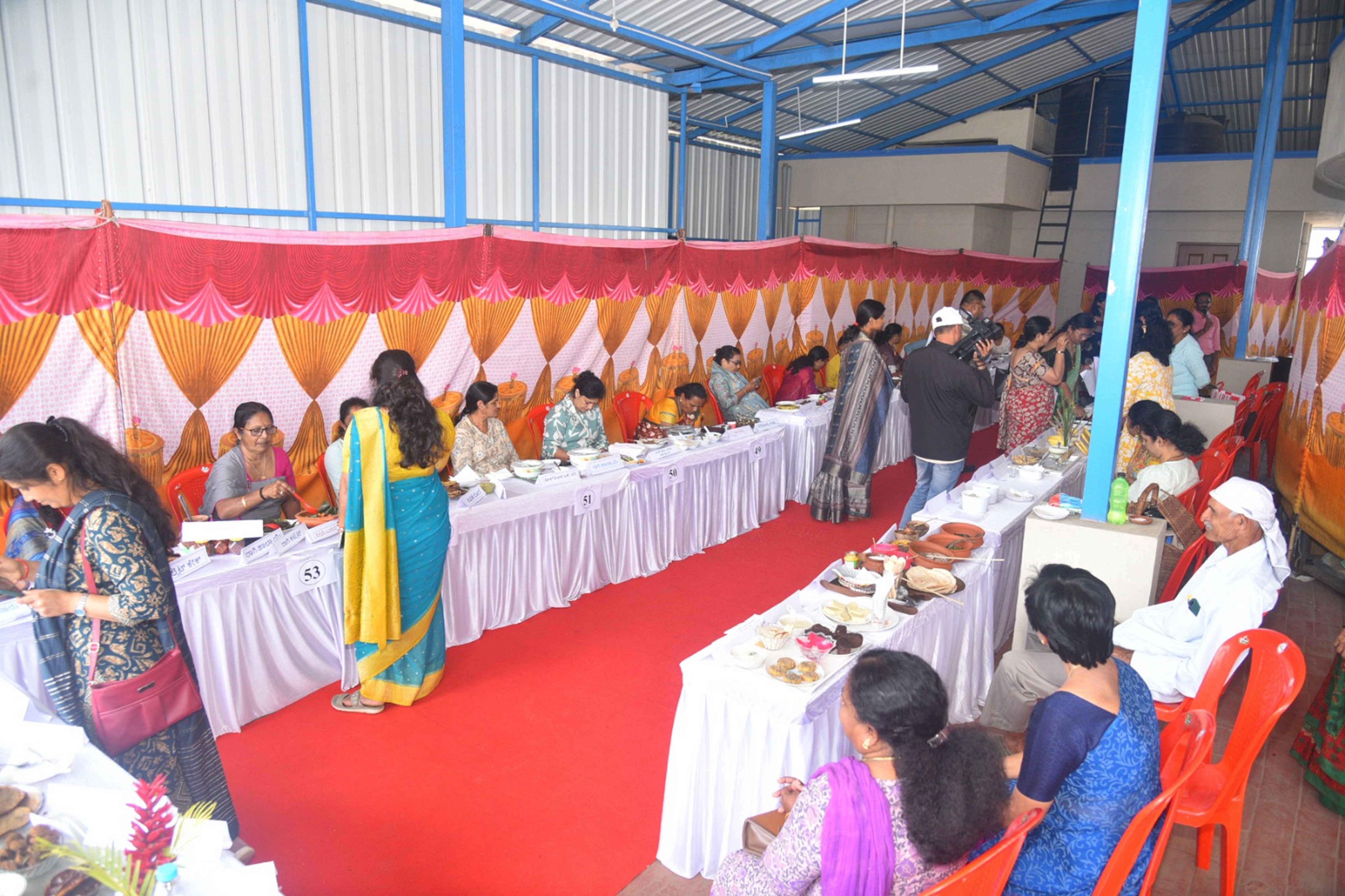 ಪಾಕಸ್ಪರ್ಧೆಯಲ್ಲಿ ಹೆಚ್ಚಿನ ಸಂಖ್ಯೆಯಲ್ಲಿ ಸ್ಪರ್ಧಿಗಳು ಭಾಗವಹಿಸಿದ್ದರು