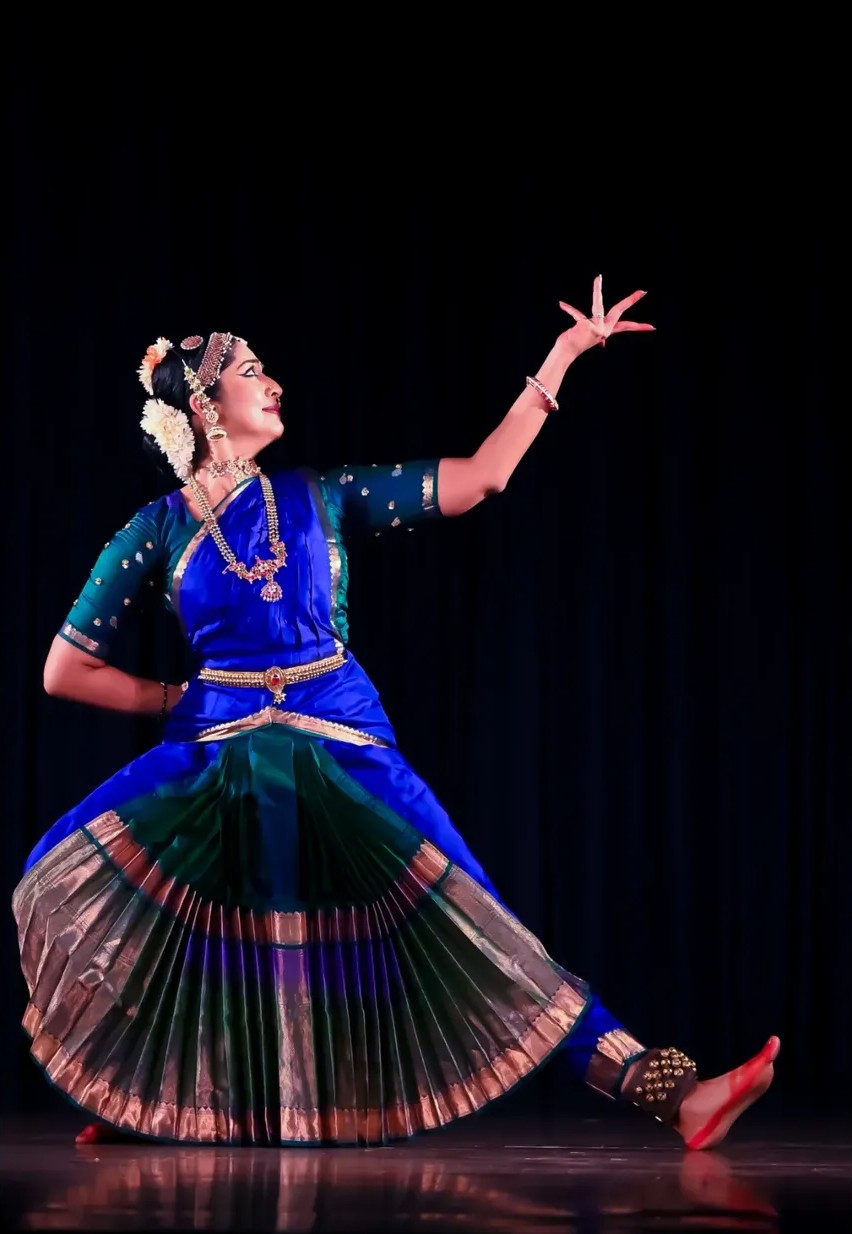 ಭರತ ನಾಟ್ಯದ ಮೂಲಕ  ಗಮನ ಸೆಳೆದ ನಟಿ ನವ್ಯಾ ನಾಯರ್ 