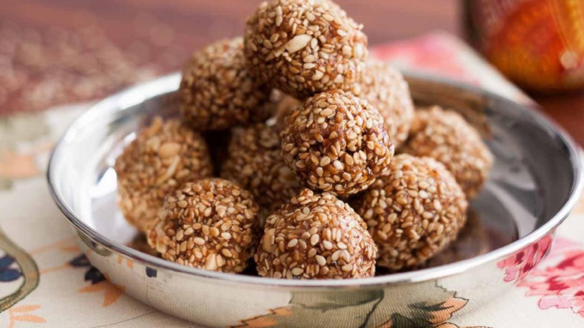 ಎಳ್ಳುಂಡೆ