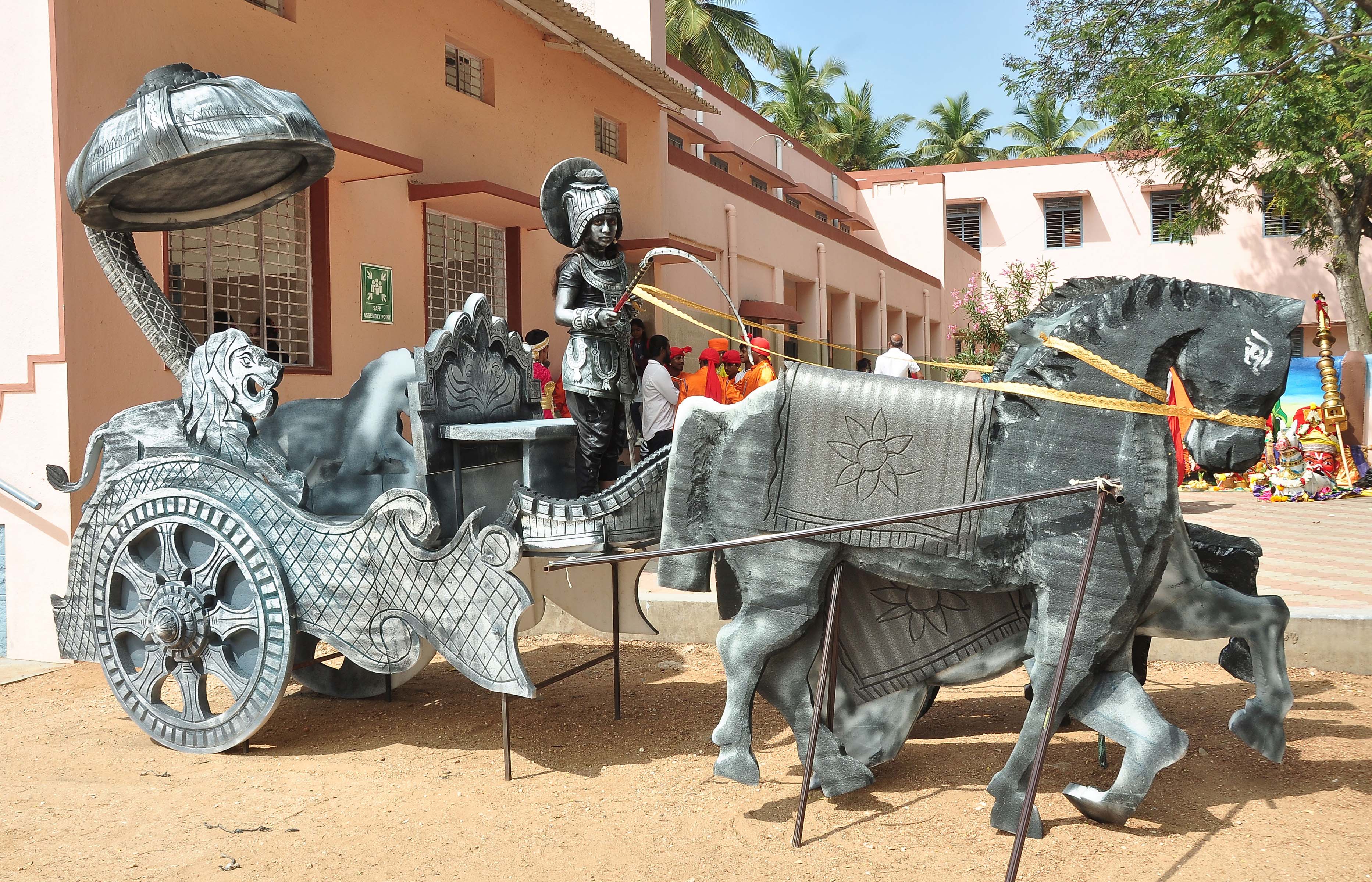 ಪ್ರತಿಭಾ ಕಾರಂಜಿ ಕಾರ್ಯಕ್ರಮದಲ್ಲಿ ಪಾಂಡವಪುರ ತಾಲ್ಲೂಕಿನ ಸ್ಟ್ಯಾನ್‌ಫೋರ್ಡ್‌ ಪಬ್ಲಿಕ್ ಸ್ಕೂಲ್ ವಿದ್ಯಾರ್ಥಿನಿ ಸುಹಾನಿ ಎಚ್.ಆರ್. ಅವರು ‘ಸಾರಥಿ ಶ್ರೀಕೃಷ್ಣ’ ಛದ್ಮವೇಷದಲ್ಲಿ ಗಮನ ಸೆಳೆದರು