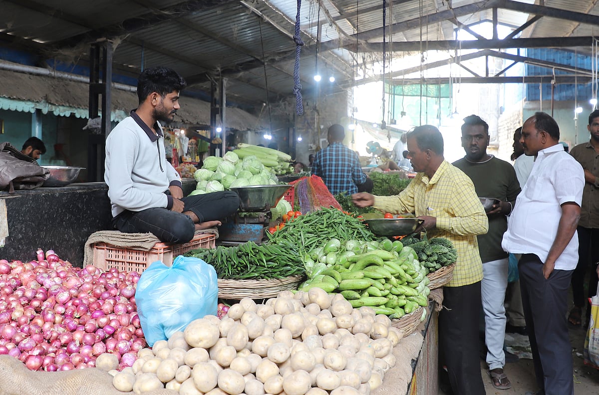 ಬೀನ್ಸ್‌ ₹80, ನುಗ್ಗೆಕಾಯಿ ₹ 400: ಹಬ್ಬಕ್ಕೆ ಹಿಗ್ಗಿದ ಹಿರೇಕಾಯಿ, ಬದನೆಕಾಯಿ