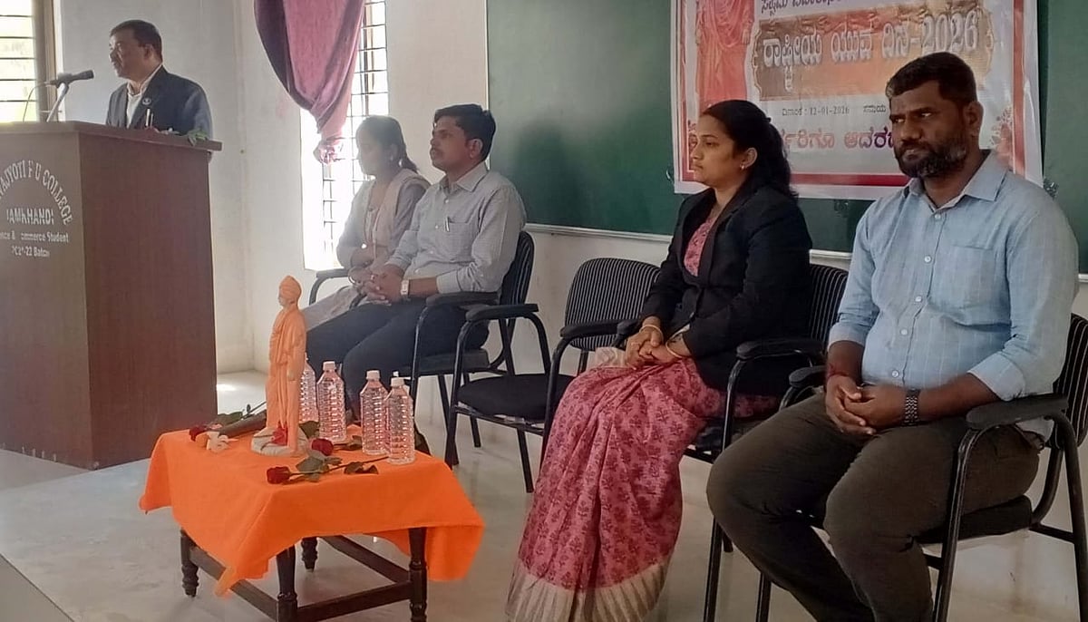 ಜಮಖಂಡಿ| ಮೊಬೈಲ್‌ನಿಂದ ದೂರವಿದ್ದು, ಜ್ಞಾನವನ್ನು ರಾಷ್ಟ್ರದ ಅಭಿವೃದ್ದಿಗೆ ಬಳಸಿ