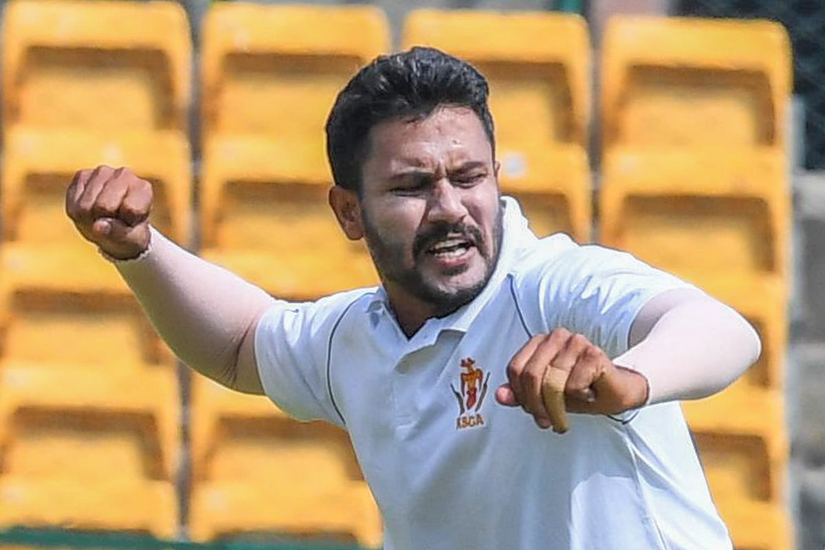 ಗಾರ್ನರ್ ದಾಖಲೆ ಮೀರಿದ ಕೌಶಿಕ್: ಲಿಸ್ಟ್  ಎ  ಕ್ರಿಕೆಟ್‌ನಲ್ಲಿ ಅಪರೂಪದ ಸಾಧನೆ 