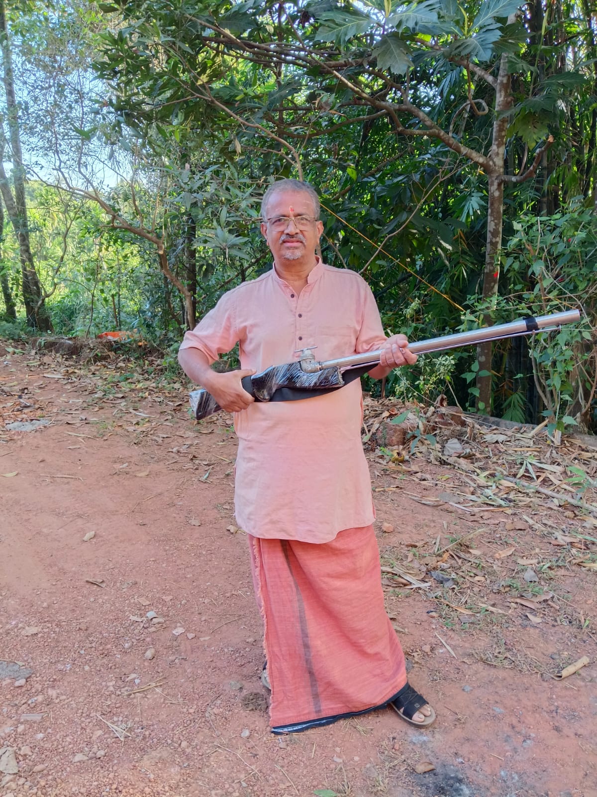 ಕೋವಿಯೊಂದಿಗೆ ಪಾಡುರಂಗ ಭಟ್ಟ