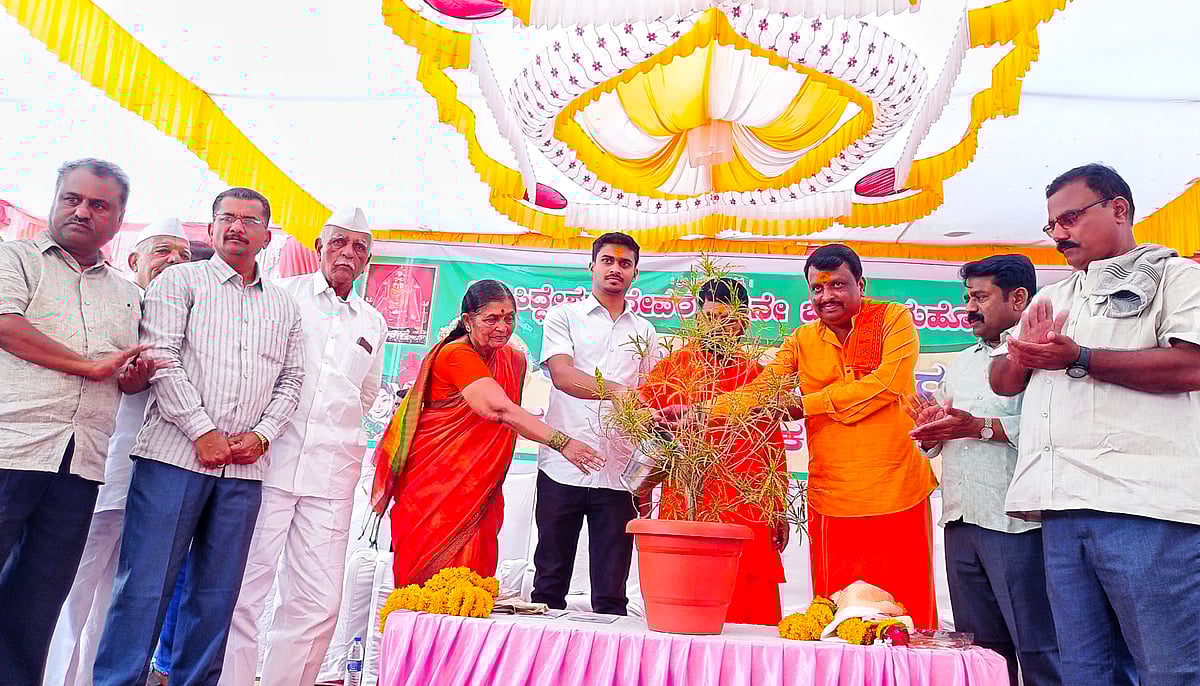 ಐನಾಪೂರ ಜಾತ್ರೆ,ಕೃಷಿ ಮೇಳಕ್ಕೆ ಚಾಲನೆ