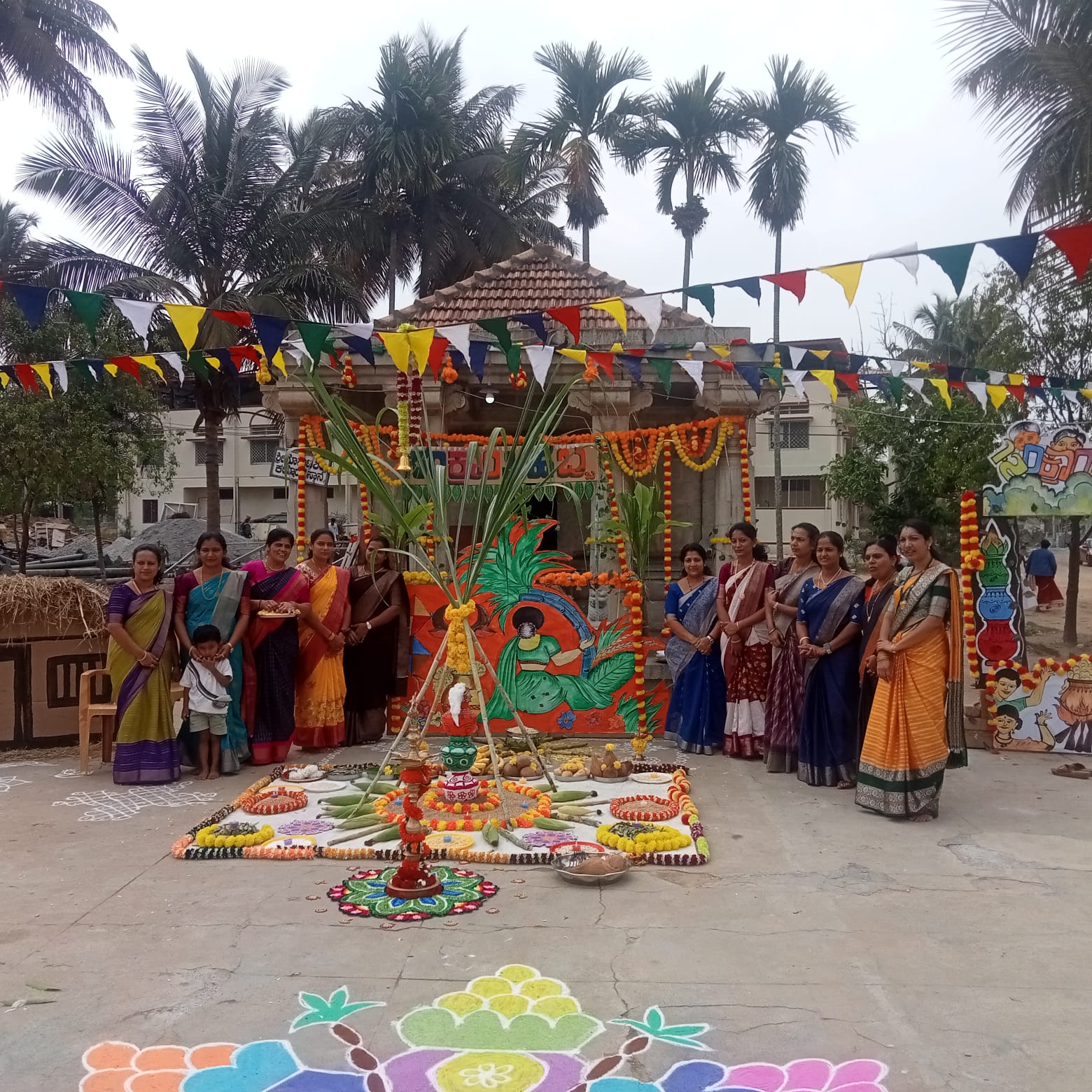 ಶ್ರವಣಬೆಳಗೊಳದ ಶ್ರೀ ಅಂಬಿಕಾ ಪ್ರಾಥಮಿಕ ಶಾಲೆಯಲ್ಲಿ ಏರ್ಪಡಿಸಿದ್ದ ಮಕರ ಸಂಕ್ರಾಂತಿಯ ಹಬ್ಬವನ್ನು ಆಚರಿಸಿದ ಮಕ್ಕಳು ಹಾಗು ಶಿಕ್ಷಕರುಗಳು ಪಾಲ್ಗೊಂಡಿದ್ದರು.