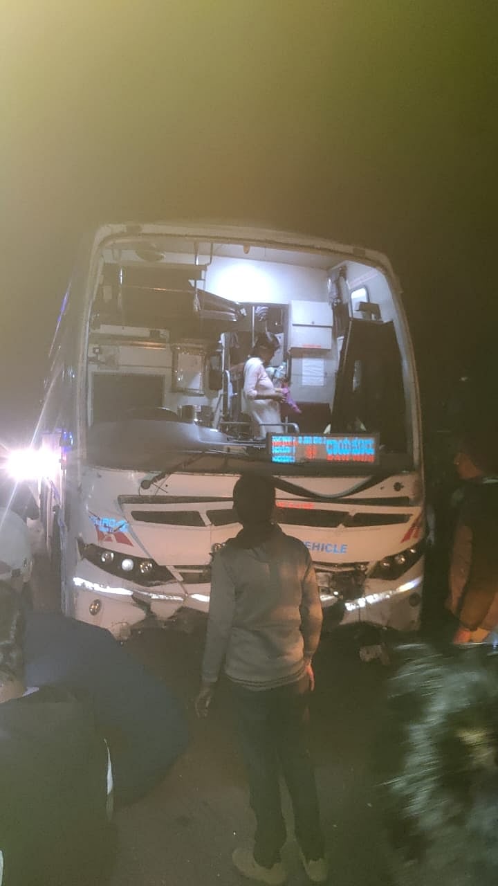 ತೀರ್ಥಹಳ್ಳಿ ಬಳಿ ಕೆಎಸ್‌ಆರ್‌ಟಿಸಿ ಬಸ್-ಕಾರು ಅಪಘಾತ: ಮೂವರ ಸಾವು 