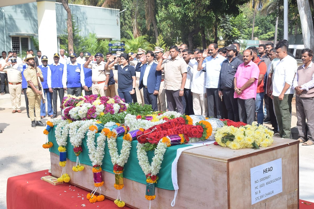 ಹುತಾತ್ಮ ಯೋಧ ಎಂ.ಬಿ. ಮಾದೇಗೌಡ ಅವರಿಗೆ ಸಕಲ ಸರ್ಕಾರಿ ಗೌರವ