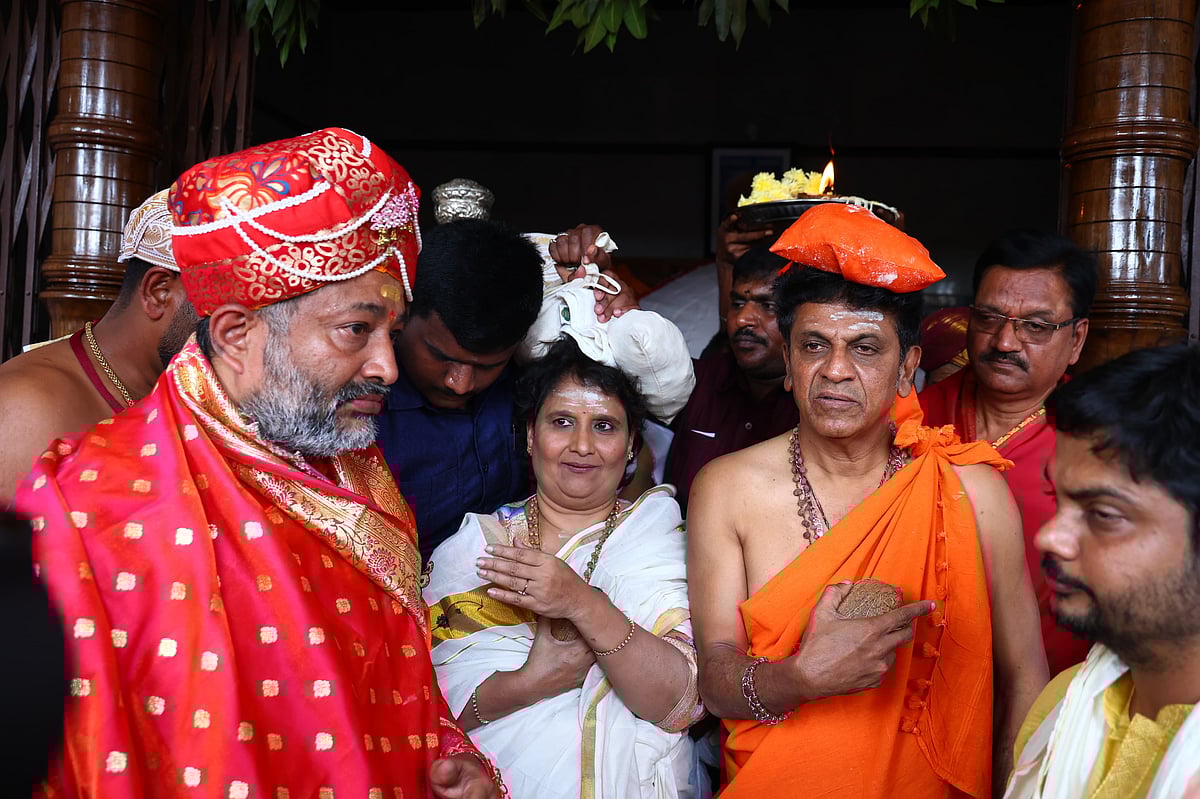 ಮಕರ ಸಂಕ್ರಾಂತಿ: ಇರುಮುಡಿ ಕಟ್ಟಿ ಅಯ್ಯಪ್ಪಸ್ವಾಮಿ ದರ್ಶನ ಪಡೆದ ನಟ ಶಿವರಾಜಕುಮಾರ್