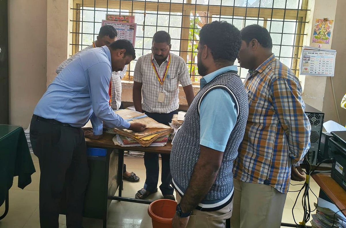 ಮಂಡ್ಯ | ನಕಲಿ ದಾಖಲೆ ಸೃಷ್ಟಿಸಿ ಸರ್ಕಾರಿ ಜಾಗ ಕಬಳಿಕೆ: ಐವರ ಬಂಧನ: 