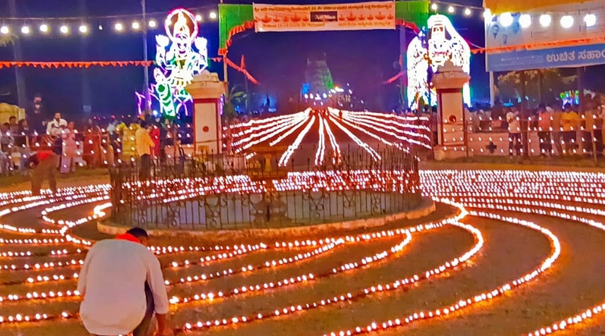 ಶ್ರೀರಂಗಪಟ್ಟಣ | ಕಣ್ಮನ ಸೂರೆಗೊಂಡ ಲಕ್ಷ ದೀಪೋತ್ಸವ