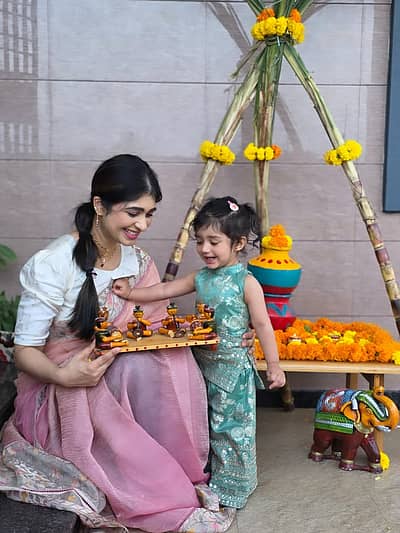 ನಟಿ ಅದಿತಿ ಪ್ರಭುದೇವ ಅವರು ತಮ್ಮ ಮಗಳು ನೇಸರ ಜೊತೆ ಸಂಕ್ರಾಂತಿಯನ್ನು ಸಂಭ್ರಮಿಸಿದ್ದಾರೆ.