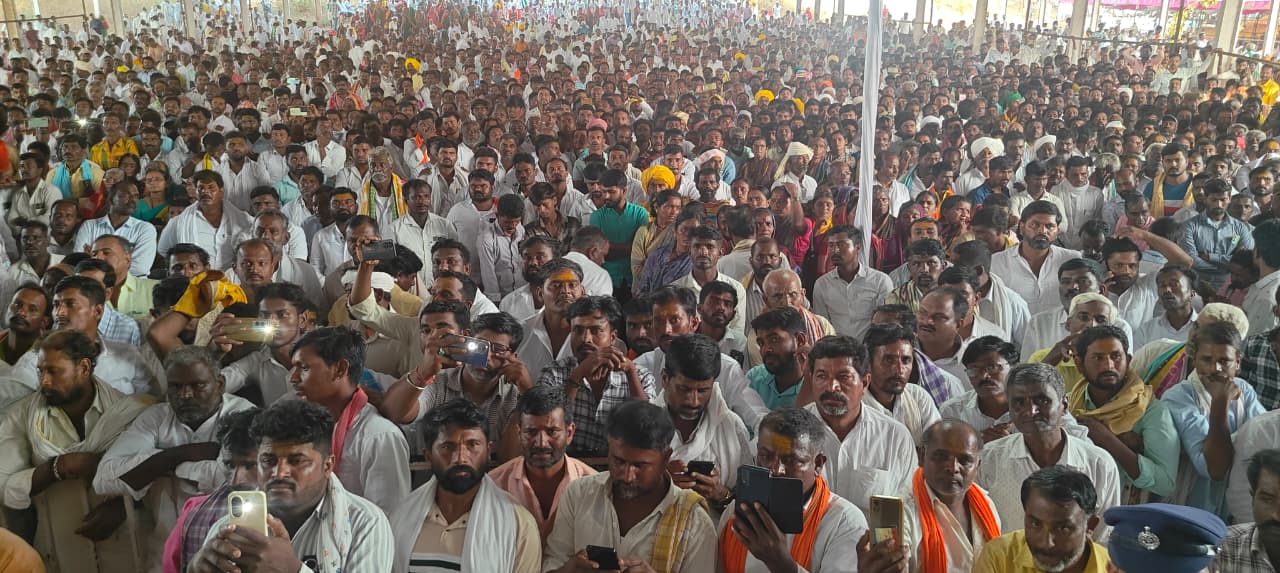 ಕನಕಗುರು ಪೀಠದ ಸಿದ್ದರಾಮನಂದ ಸ್ವಾಮೀಜಿ ಅಂತಿಮ ದರ್ಶನಕ್ಕೆ ಸಾವಿರಾರು ಸಂಖ್ಯೆಯಲ್ಲಿ ಹರಿದು ಬಂದ ಭಕ್ತ ಸಾಗರ