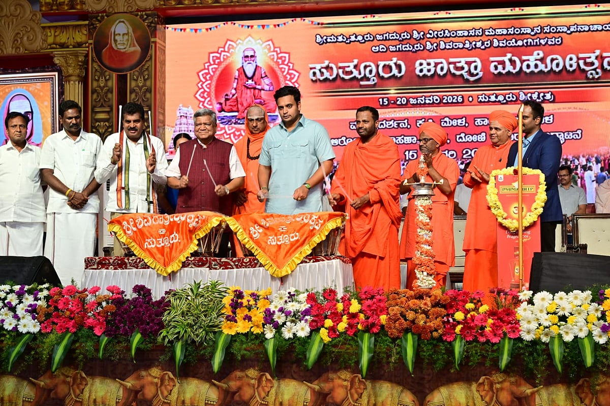 Suttur Jatre: ಶಿವರಾತ್ರೀಶ್ವರ ಶಿವಯೋಗಿಗಳ ಜಾತ್ರೆಗೆ ಅದ್ದೂರಿ ಚಾಲನೆ