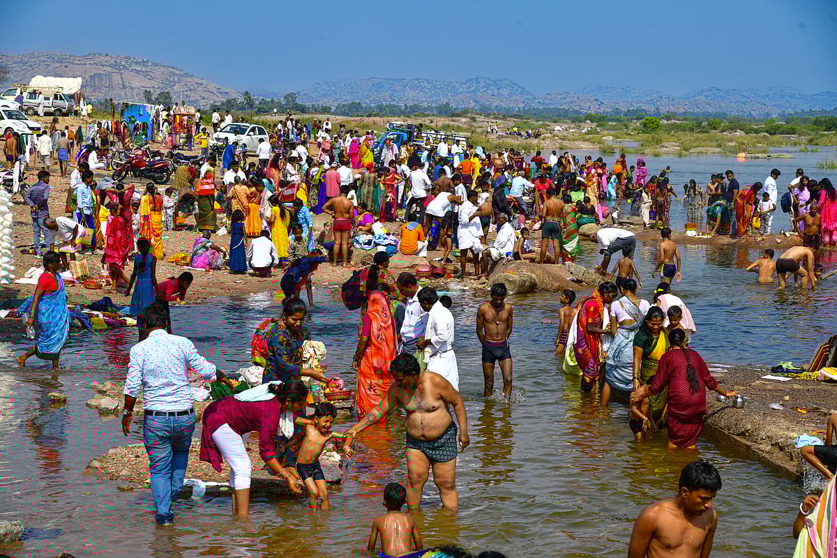 
ಕೊಪ್ಪಳ: ಅಲ್ಲಲ್ಲಿ ಸಹ ಭೋಜನ, ಗವಿಮಠದಲ್ಲಿ ಜನಜಾತ್ರೆ  