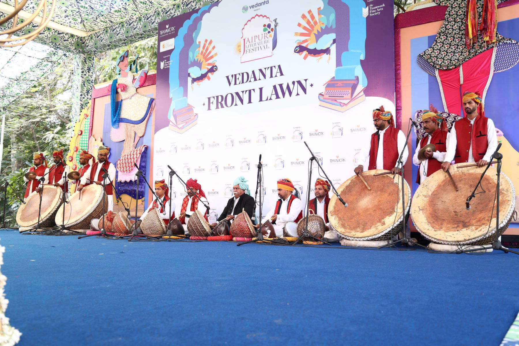  ಕಲಾವಿದರಾದ ನಾತುಲಾಲ್ ಸೋಲಂಕಿ ತಂಡದ ನಗಾರಿ ಪ್ರದರ್ಶನ ಜನಮನ ಸೆಳೆಯಿತು