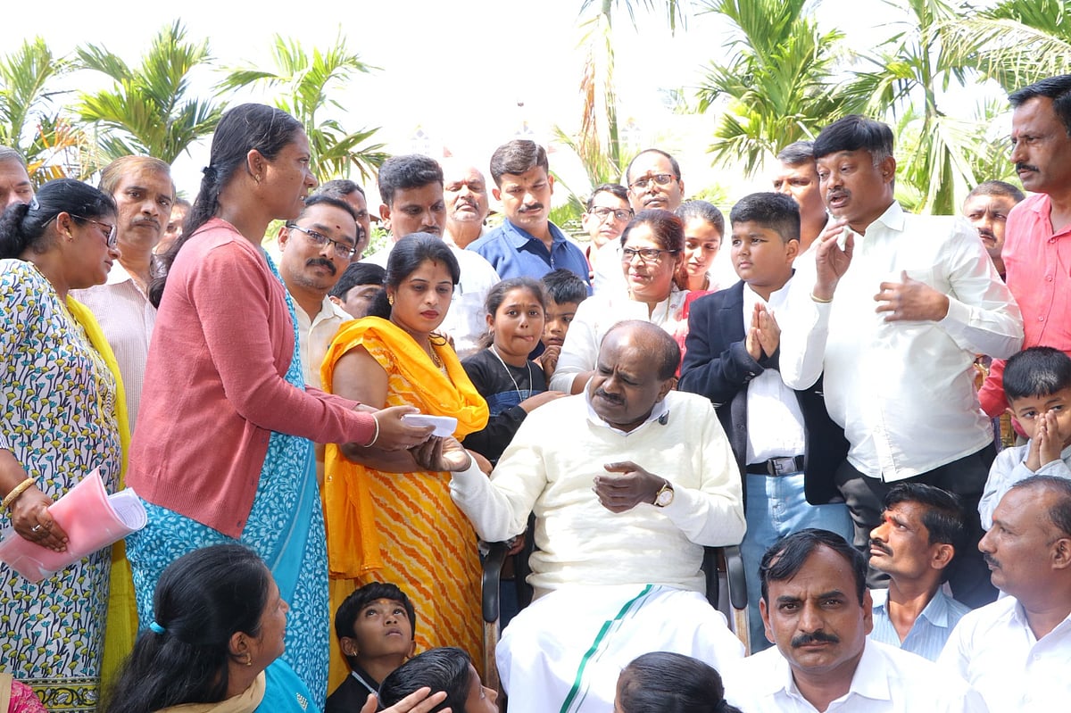 ಅಂಗವಿಕಲರ ಜೊತೆ ಎಚ್.ಡಿ. ಕುಮಾರಸ್ವಾಮಿ ಸಂಕ್ರಾಂತಿ ಆಚರಣೆ