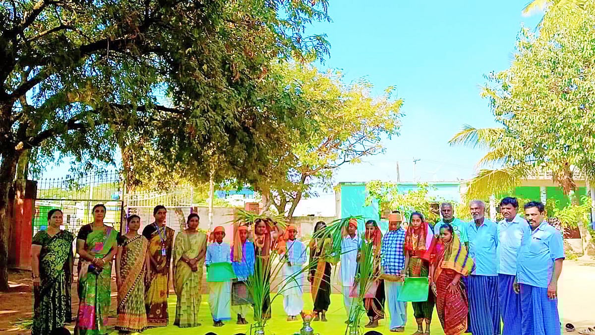 
ನರೇಗಲ್: ಸಮೀಪದ ತೋಟಗಂಟಿ ಗ್ರಾಮದ ಶಾಲೆ; ಸಂಭ್ರಮದ ಸಂಕ್ರಾಂತಿ