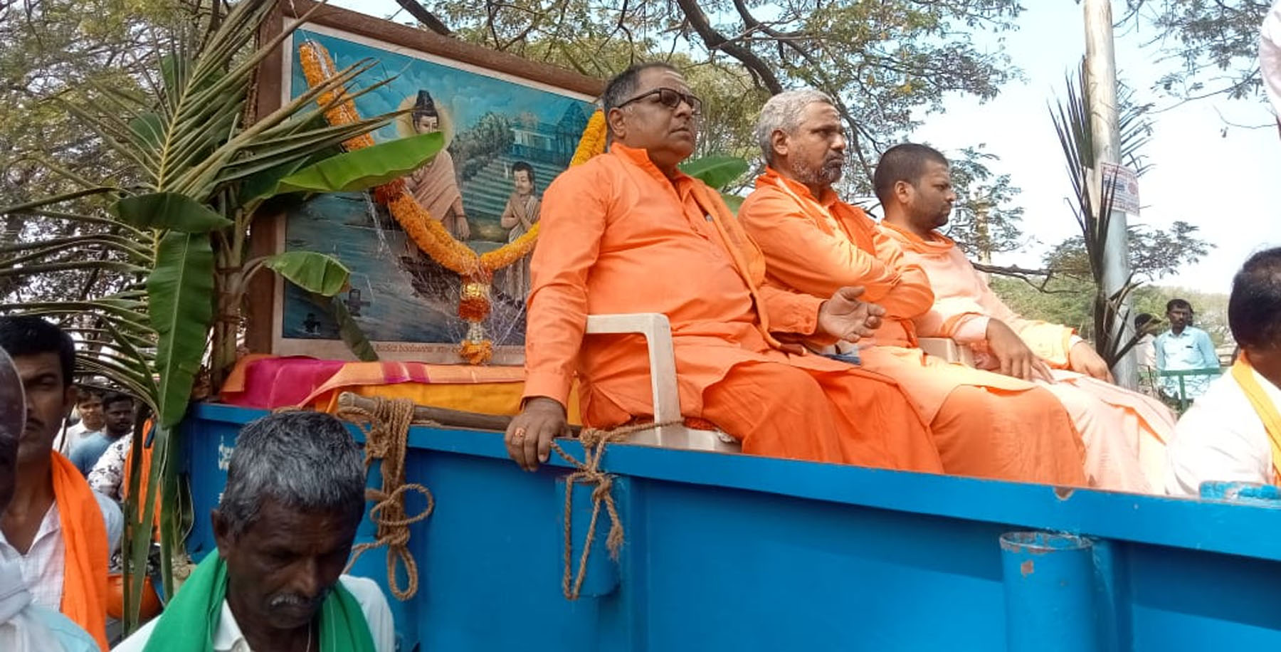 ರಾಣೆಬೆನ್ನೂರು ತಾಲ್ಲೂಕಿನ ಚೌಡಯ್ಯದಾನಪುರದಲ್ಲಿ ನಿಜಶರಣ ಅಂಬಿಗರ ಚೌಡಯ್ಯನವರ ಭಾವಚಿತ್ರದ ಮೆರವಣಿಗೆ ವಿಜೃಂಭಣೆಯಿಂದ ನೆರವೇರಿತು. 