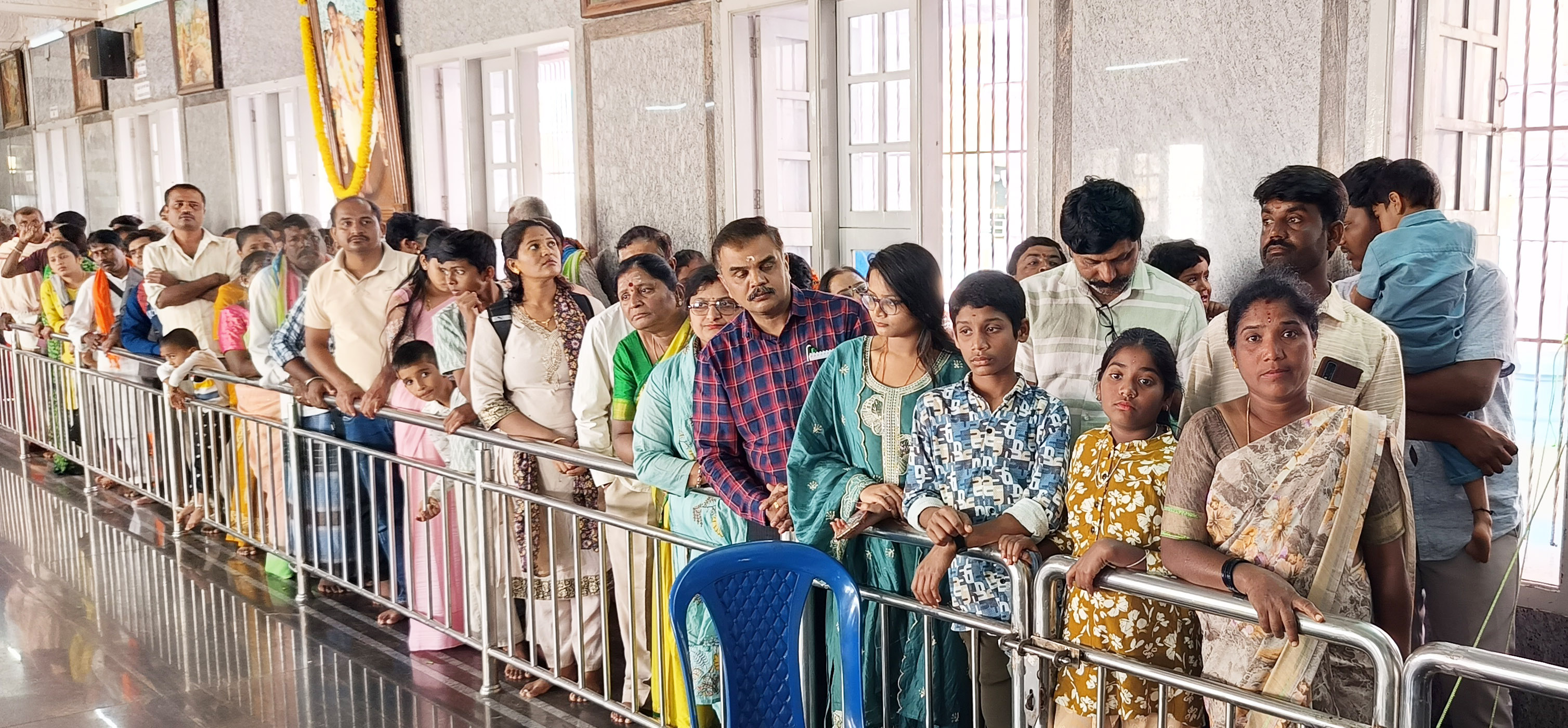 ಚಿಂತಾಮಣಿ ತಾಲ್ಲೂಕಿನ ಕೈವಾರದಲ್ಲಿ ಸಂಕ್ರಾಂತಿಯ ಅಂಗವಾಗಿ ಆಗಮಿಸಿದ್ದ ಭಕ್ತರ ದಂಡು.