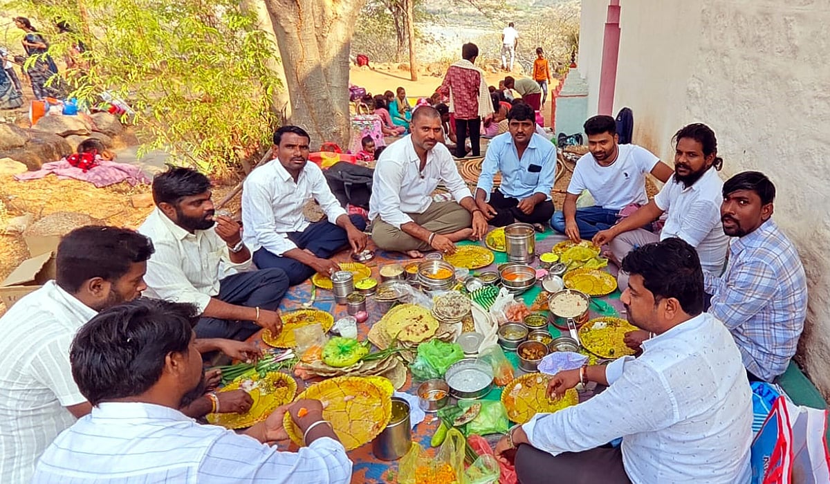 ಕೃಷ್ಣೆಯಲ್ಲಿ ಪುಣ್ಯ ಸ್ನಾನ ಮಾಡಿ ಸಂಭ್ರಮಿಸಿದ ಜನ