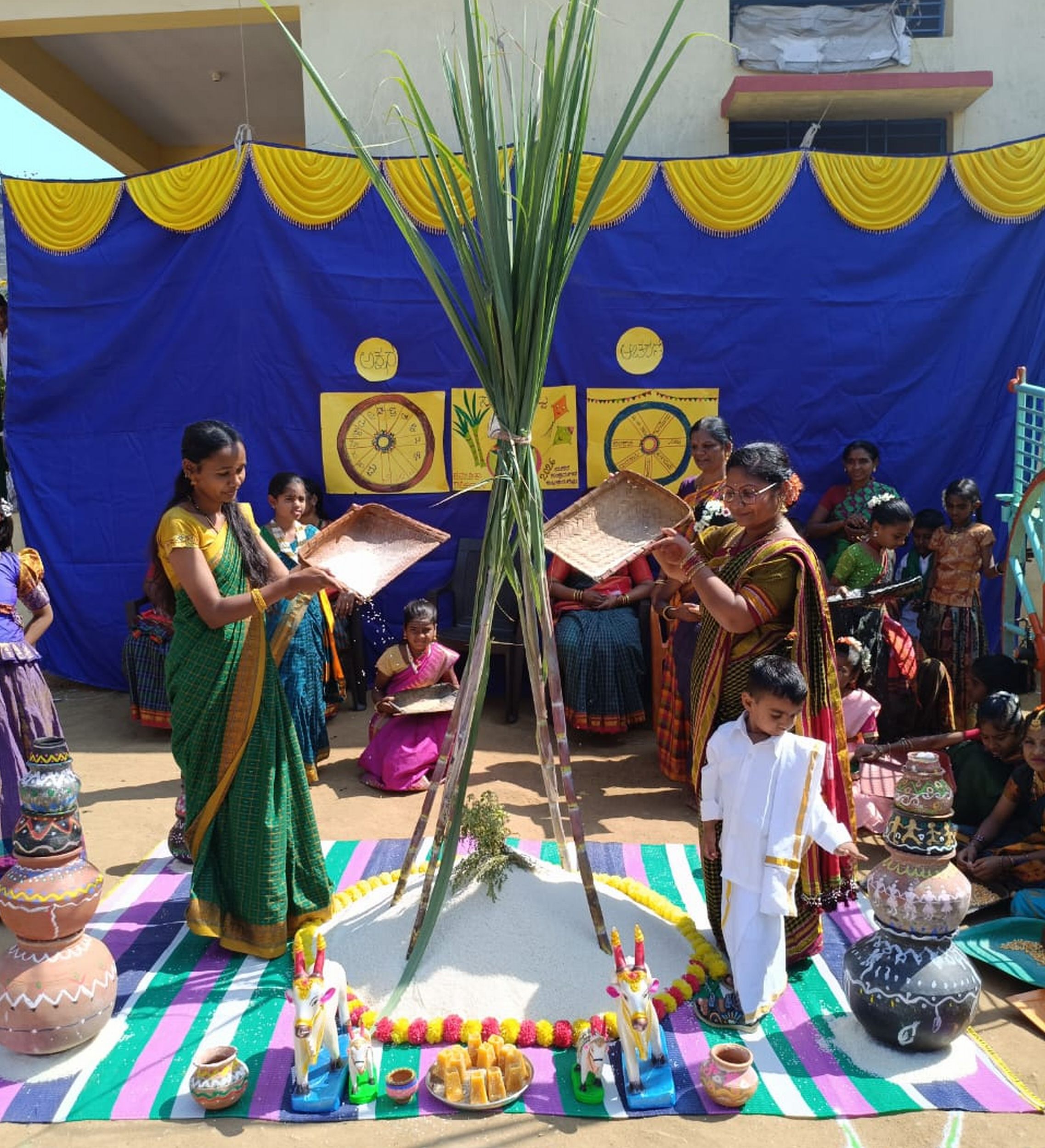 ಕೊಪ್ಪಳ ತಾಲ್ಲೂಕಿನ ಮುದ್ದಾಬಳ್ಳಿ ಗ್ರಾಮದ ಸರ್ಕಾರಿ ಹಿರಿಯ ಪ್ರಾಥಮಿಕ ಶಾಲೆಯಲ್ಲಿ ಸಂಕ್ರಾಂತಿ ಅಂಗವಾಗಿ ನಡೆದ ಕಾರ್ಯಕ್ರಮದ ನೋಟ   