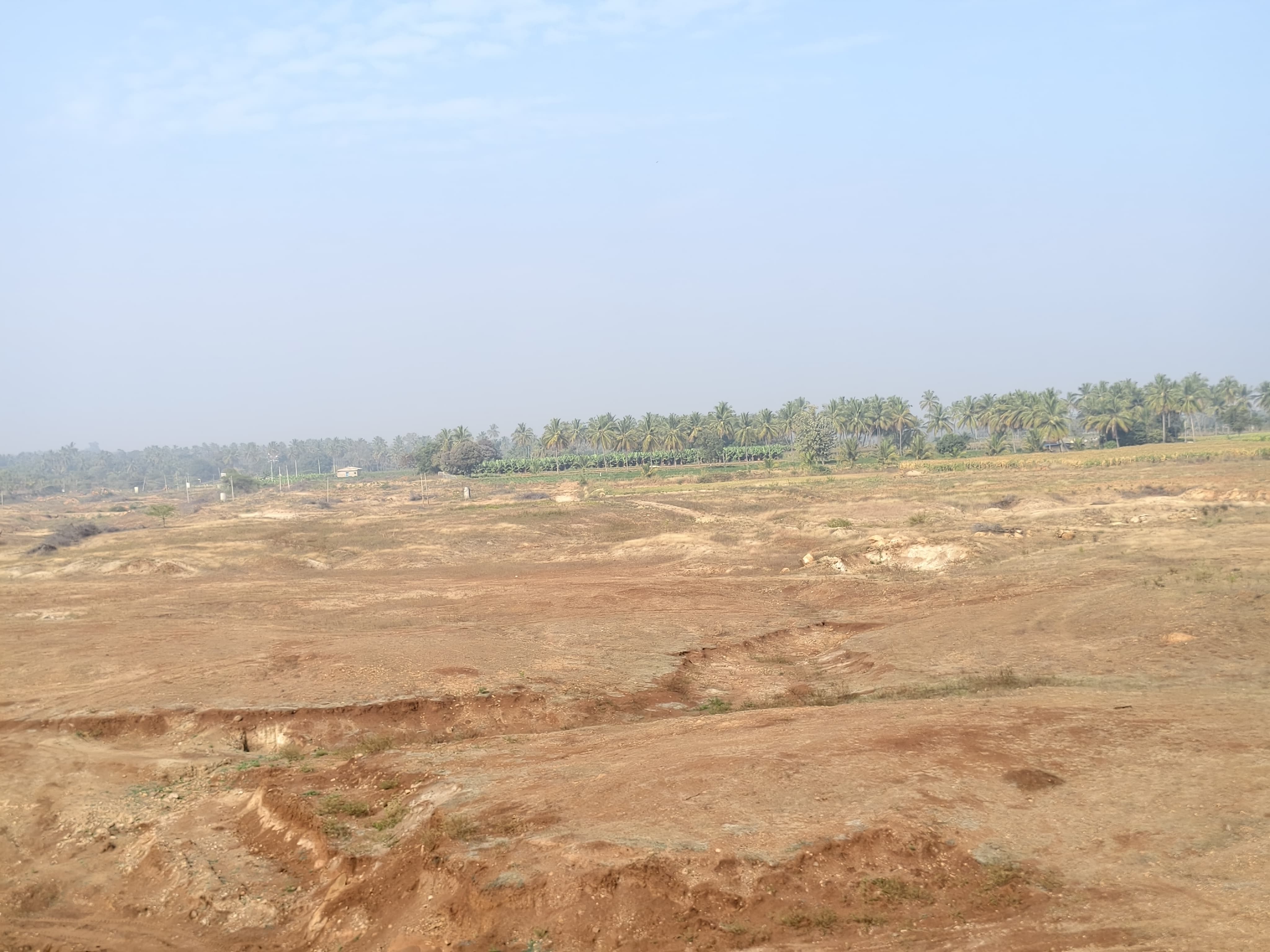 ನೀರಿಲ್ಲದೆ ಬರಡಾಗಿರುವ ರಾಮನಗುಡ್ಡೆ ಕೆರೆ