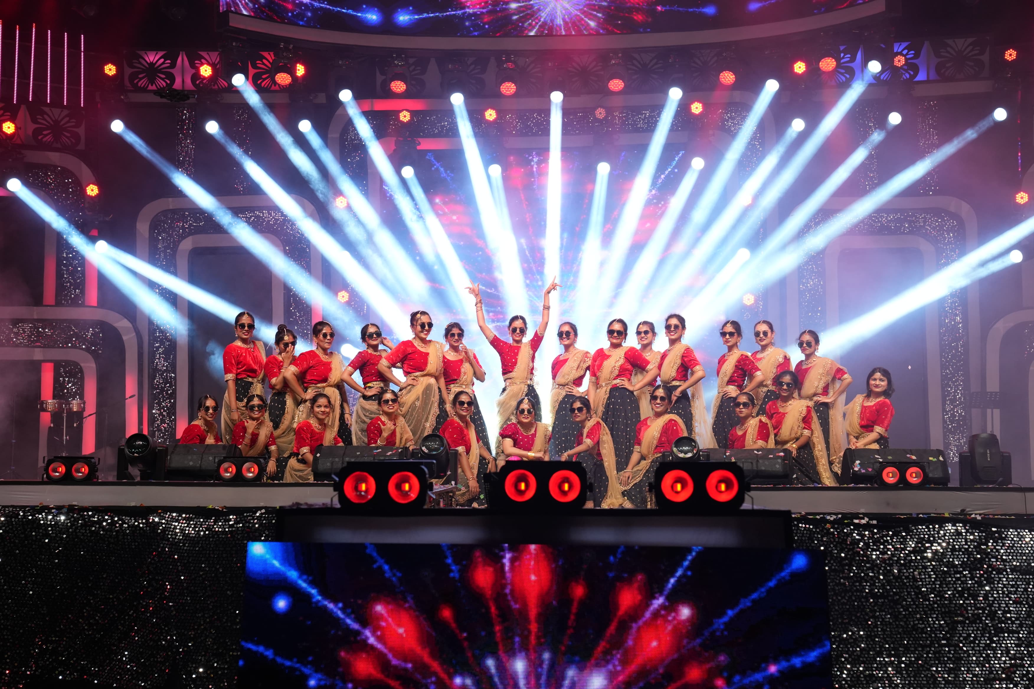 ಗಮನ ಸೆಳೆದ ವಿದ್ಯಾರ್ಥಿನಿಯರ ನೃತ್ಯ