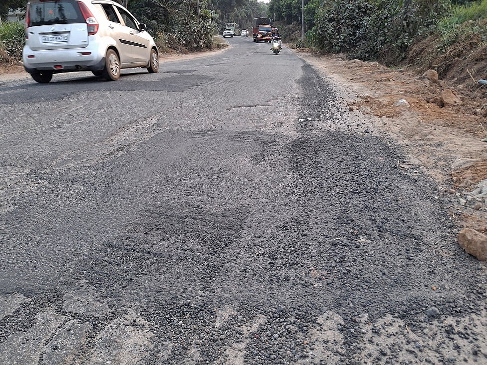 ವಾರದ ಒಳಗಾಗಿ ಕಿತ್ತುಹೋದ ಉಪ್ಪಿನಂಗಡಿ-ಕುಪ್ಪೆಟ್ಟಿ ರಸ್ತೆ ಡಾಂಬರು