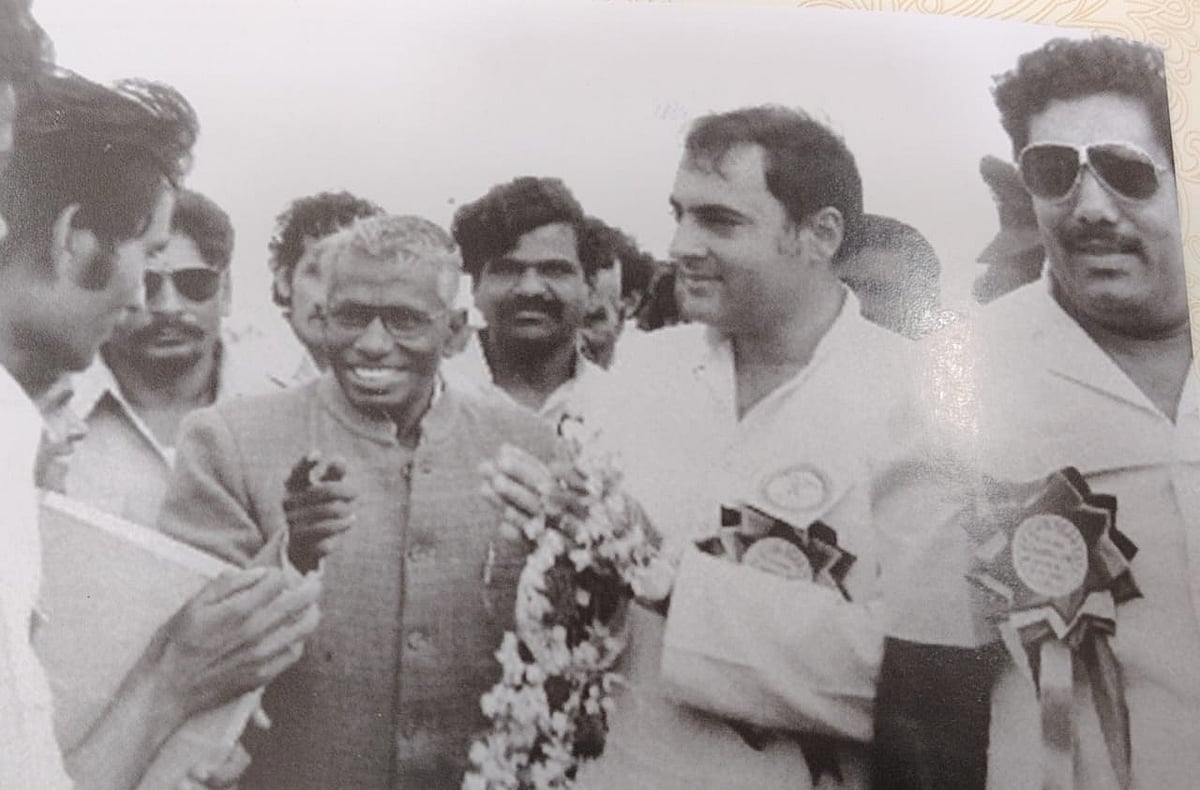 ಕರ್ನಾಟಕ ಏಕೀಕರಣ ಹೋರಾಟದ ರೂವಾರಿ; ಹಾವನೂರು ವರದಿ ಸುಟ್ಟು ಹಾಕಿ ಆಕ್ರೋಶ