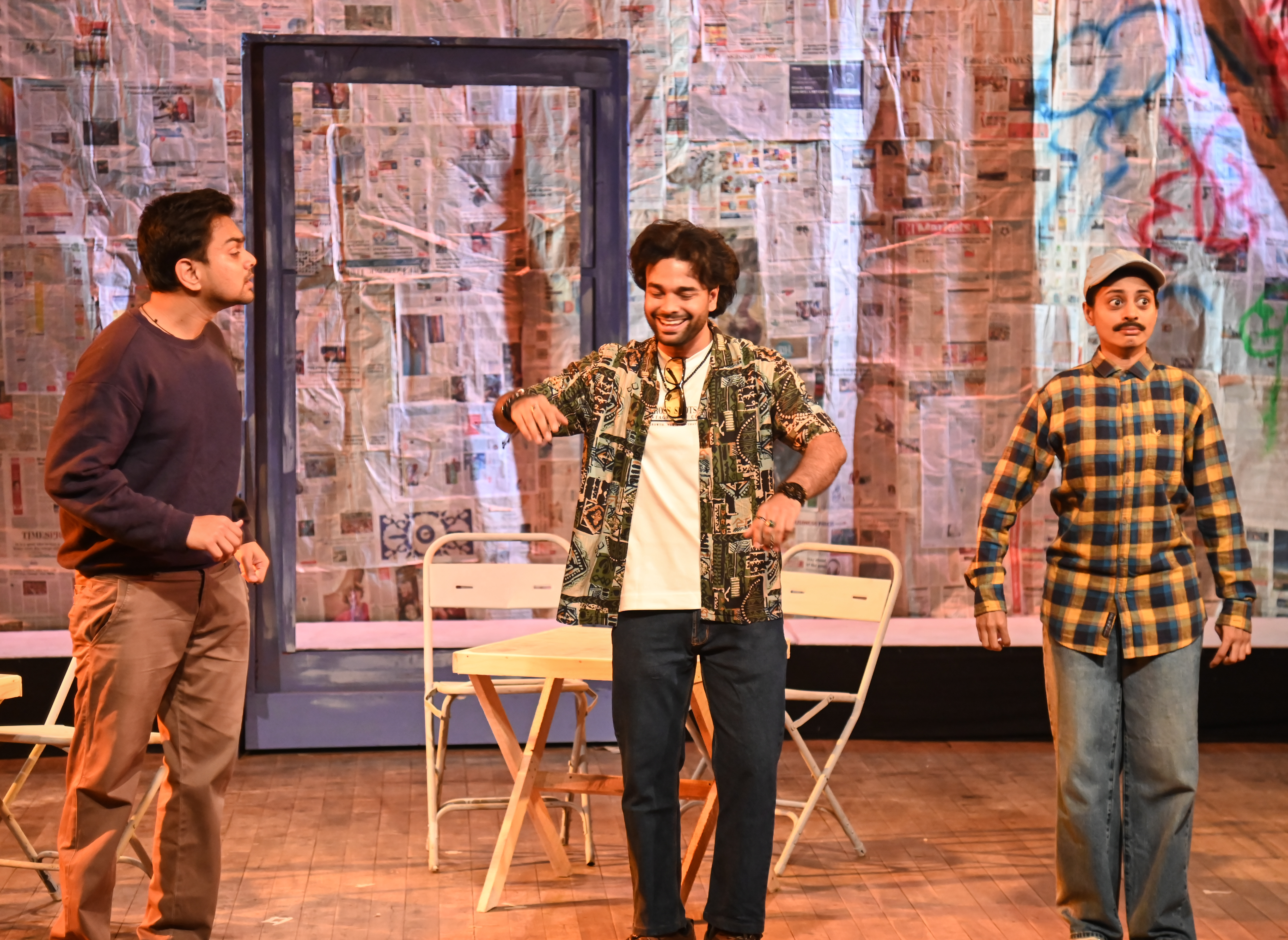 ಕಿರುರಂಗಮಂದಿರದಲ್ಲಿ ಸಚಿನ್ ಮಾಲ್ವಿ ನಿರ್ದೇಶನದ ಸಿಫಾರ್ ನಾಟಕದ ದೃಶ್ಯ 