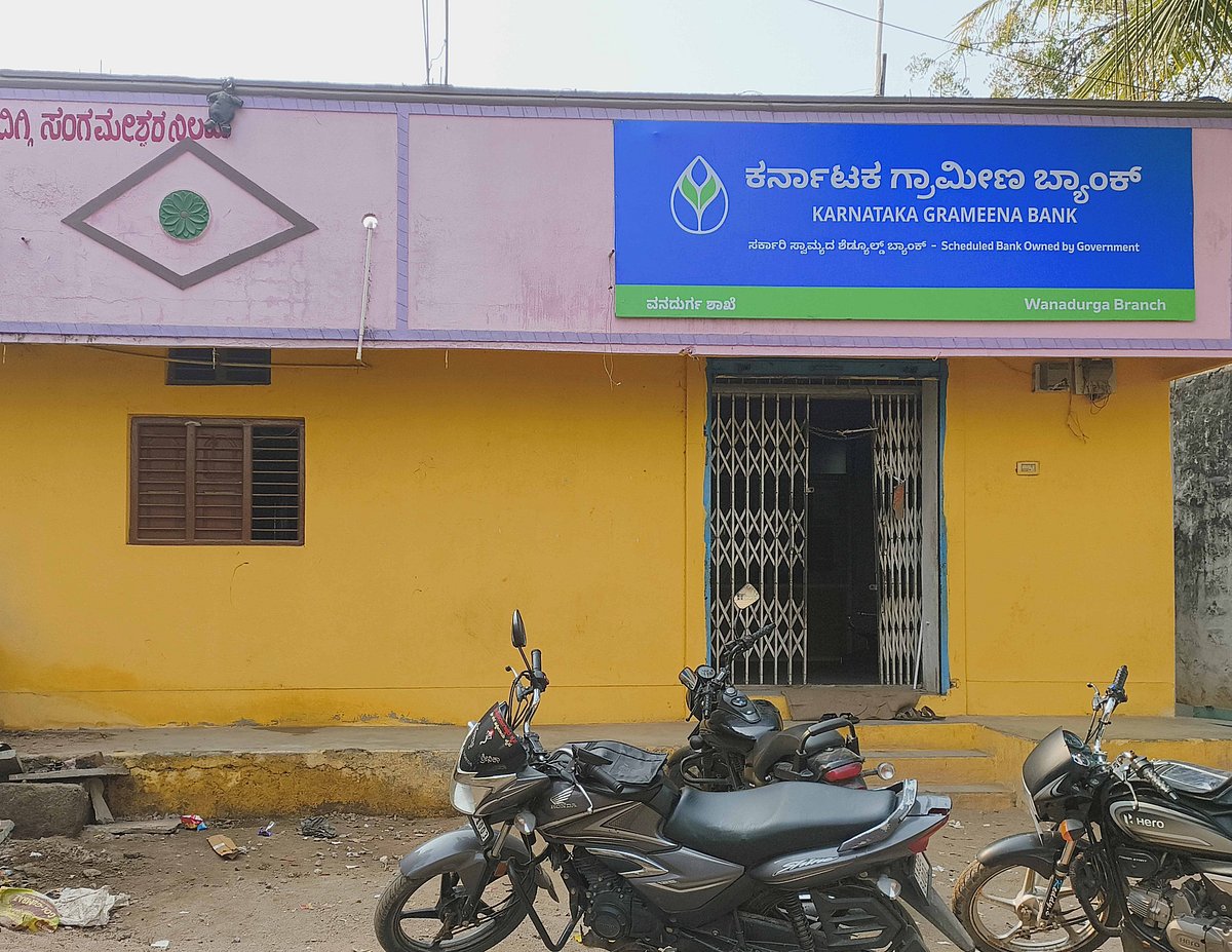 ಶಹಾಪುರ: ಬ್ಯಾಂಕ್‌ಗಳಲ್ಲಿ ನಗದು ಕೊರತೆ, ಹಣ ಪಡೆಯಲು ರೈತರ ಹರಸಾಹಸ