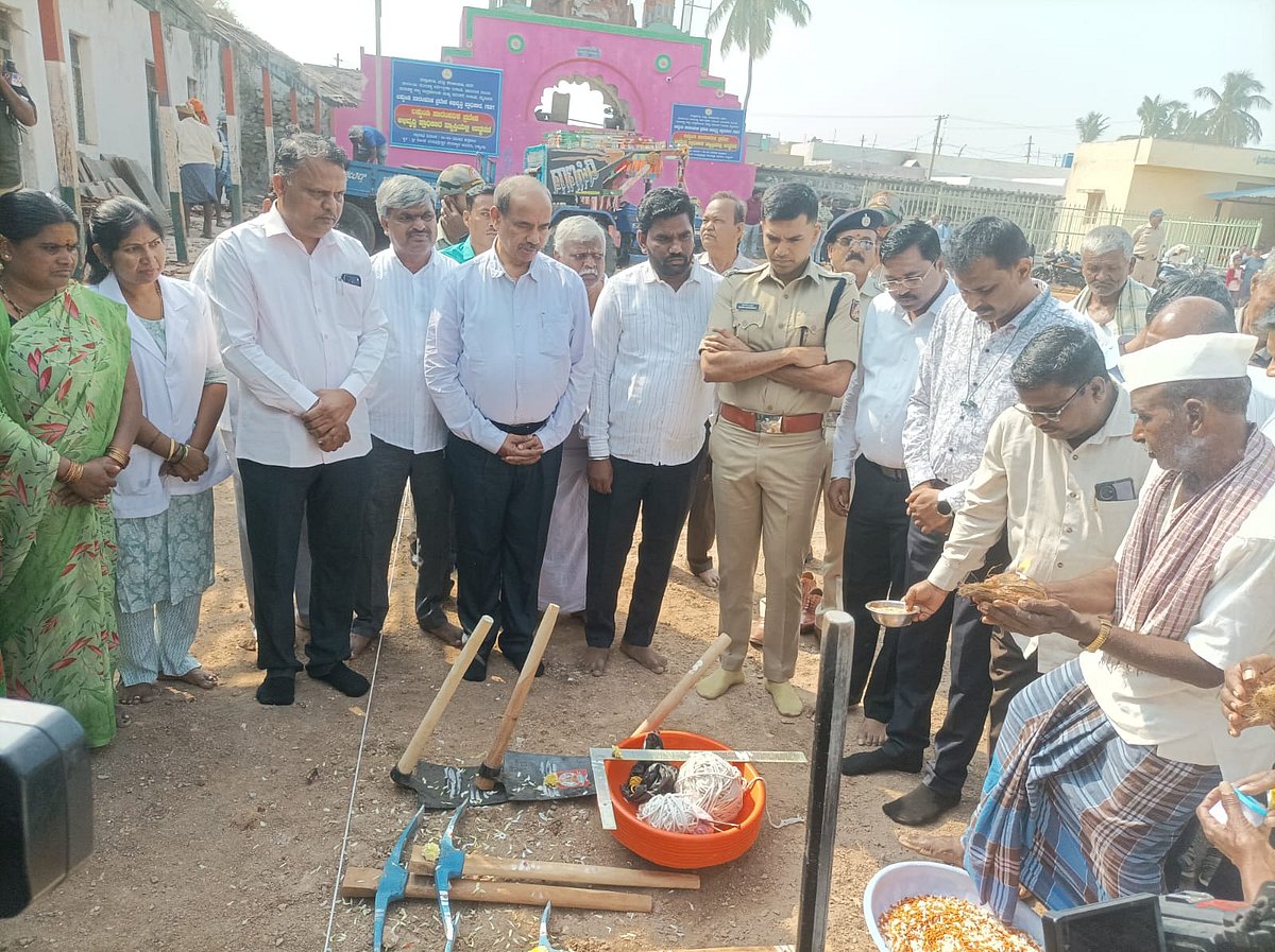 ಲಕ್ಕುಂಡಿ | ನಿಧಿ ಸಿಕ್ಕಲ್ಲಿ ಉತ್ಖನನ ಆರಂಭ: ಪ್ರಾಚ್ಯಾವಶೇಷಗಳು ಸಿಗುವ ನಿರೀಕ್ಷೆ