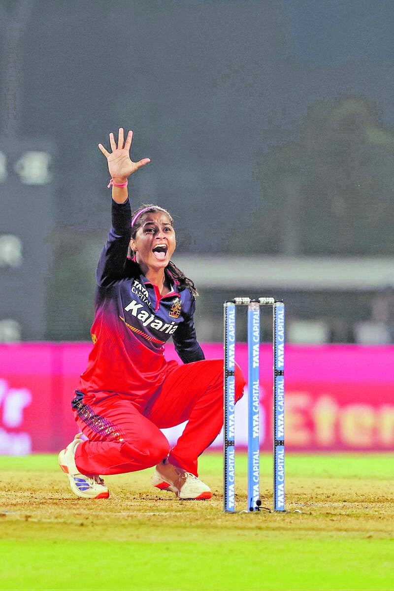 WPL| ಶ್ರೇಯಾಂಕಾಗೆ ಐದು ವಿಕೆಟ್‌, ರಾಧಾ ಅರ್ಧಶತಕ: RCBಗೆ ಹ್ಯಾಟ್ರಿಕ್ ಗೆಲುವು