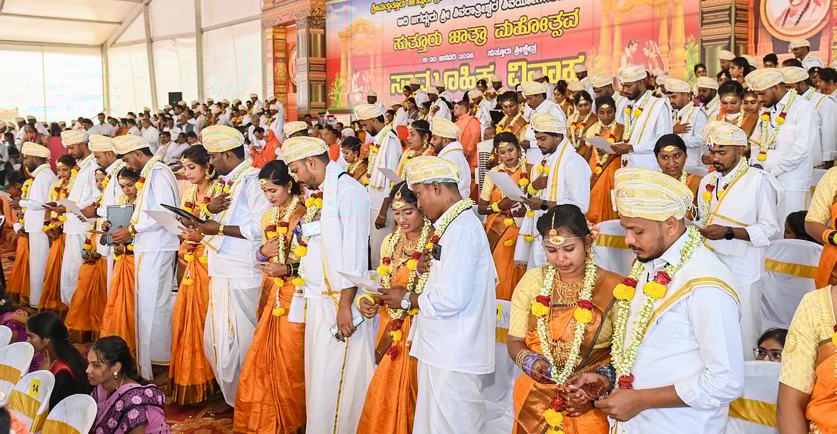ವೈವಿಧ್ಯ ಸಾರಿದ ಸುತ್ತೂರು ಶಿವರಾತ್ರೀಶ್ವರ ಶಿವಯೋಗಿಗಳ ಜಾತ್ರೆಯ ಸಾಮೂಹಿಕ ವಿವಾಹ