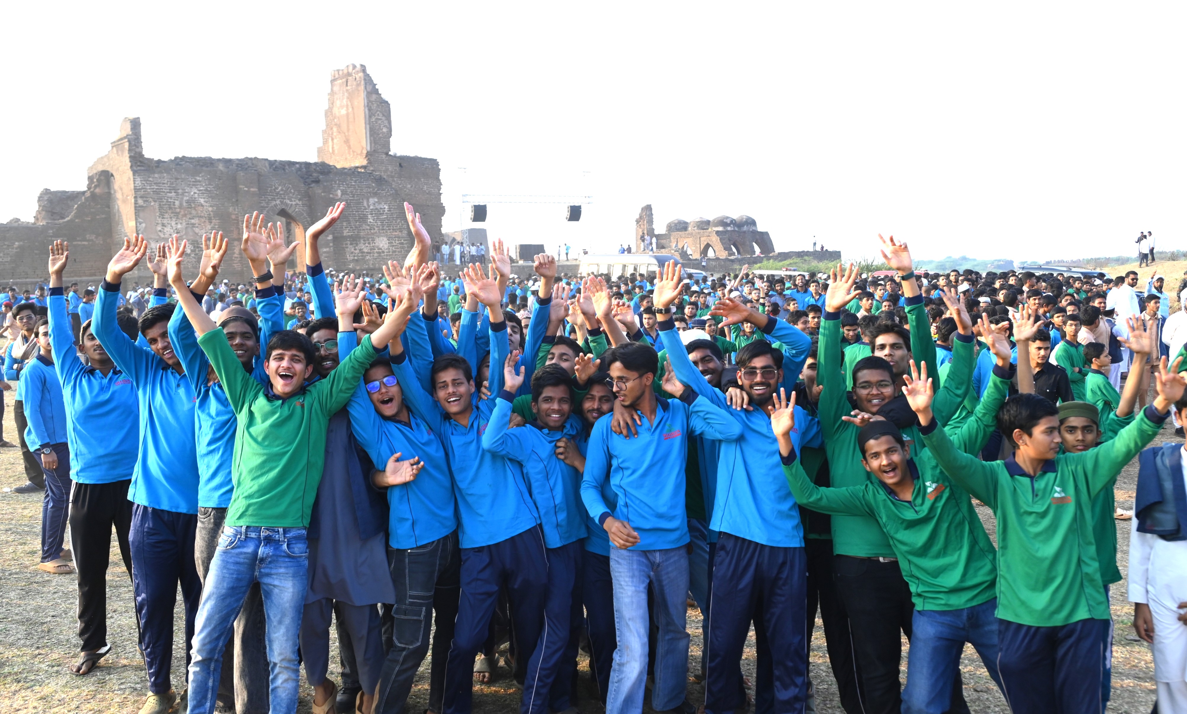 ವೈಮಾನಿಕ ಪ್ರದರ್ಶನ ನೋಡಿ ಸಂಭ್ರಮಿಸಿದ ವಿದ್ಯಾರ್ಥಿಗಳು
–ಪ್ರಜಾವಾಣಿ ಚಿತ್ರಗಳು: ಲೋಕೇಶ ವಿ. ಬಿರಾದಾರ