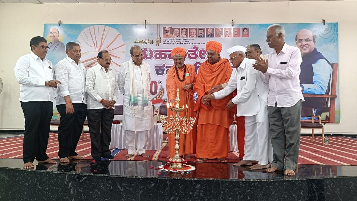 ಜನರ ಸೇವೆಗಾಗಿ ರಾಜಕಾರಣ ಮಾಡುತ್ತಿರುವೆ: ಮಹಾಂತೇಶ ಕವಟಗಿಮಠ  