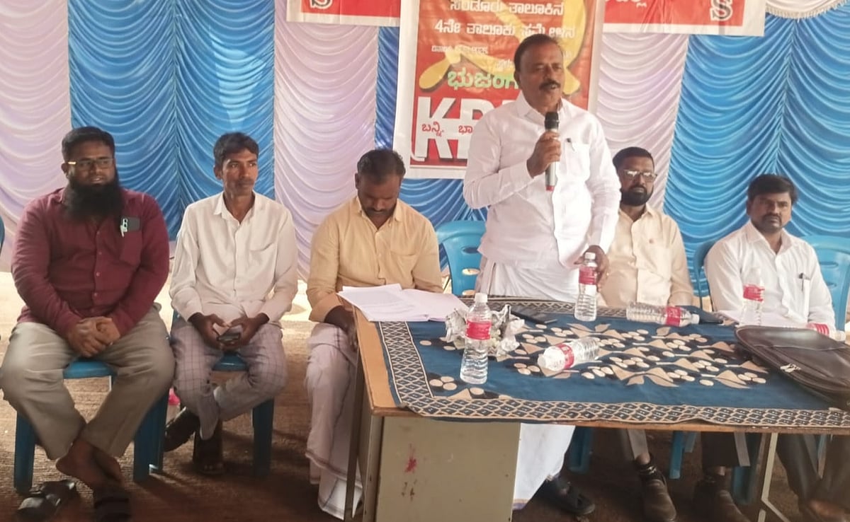 ಸಂಡೂರು | ರೈತರಿಗೆ ಹಕ್ಕುಪತ್ರ ವಿತರಿಸಲು ಆಗ್ರಹ