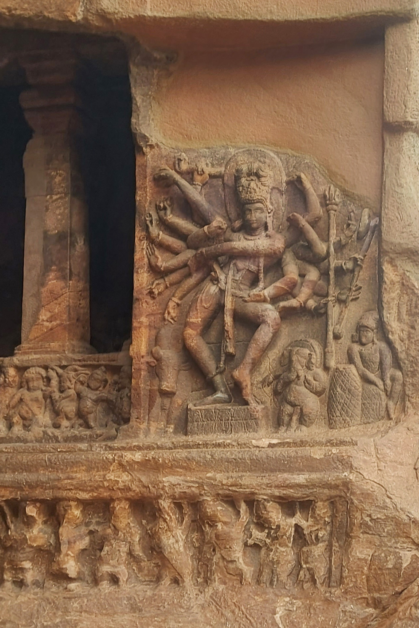 ಬಾದಾಮಿ ಮೊದಲ ಗುಹೆಯಲ್ಲಿ 18 ಕೈಗಳ ಅಕರ್ಷಕ ನಟರಾಜ ಮೂರ್ತಿ