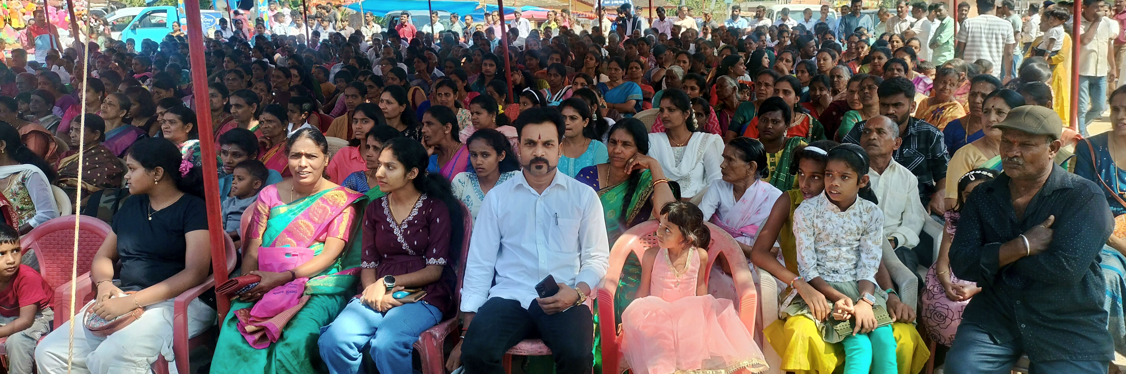  ಶಾಂತಳ್ಳಿ ಕುಮಾರಲಿಂಗೇಶ್ವರ ದೇವಾಲಯ ಜಾತ್ರಾ ಮಹೋತ್ಸವದ ಸಮಾರೋಪ ಸಮಾರಂಭದಲ್ಲಿ ಪಾಲ್ಗೊಂಡಿದ್ದ ಜನರು