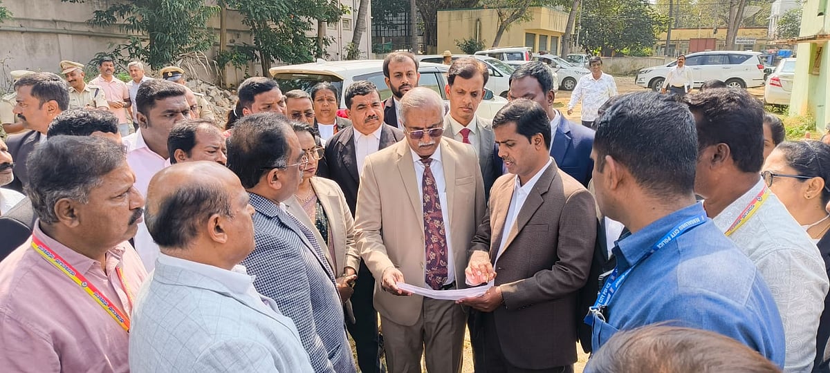 ಮಂಡ್ಯ | ಕಾಮಗಾರಿ ಪರಿಶೀಲಿಸಿದ ನ್ಯಾಯಮೂರ್ತಿ