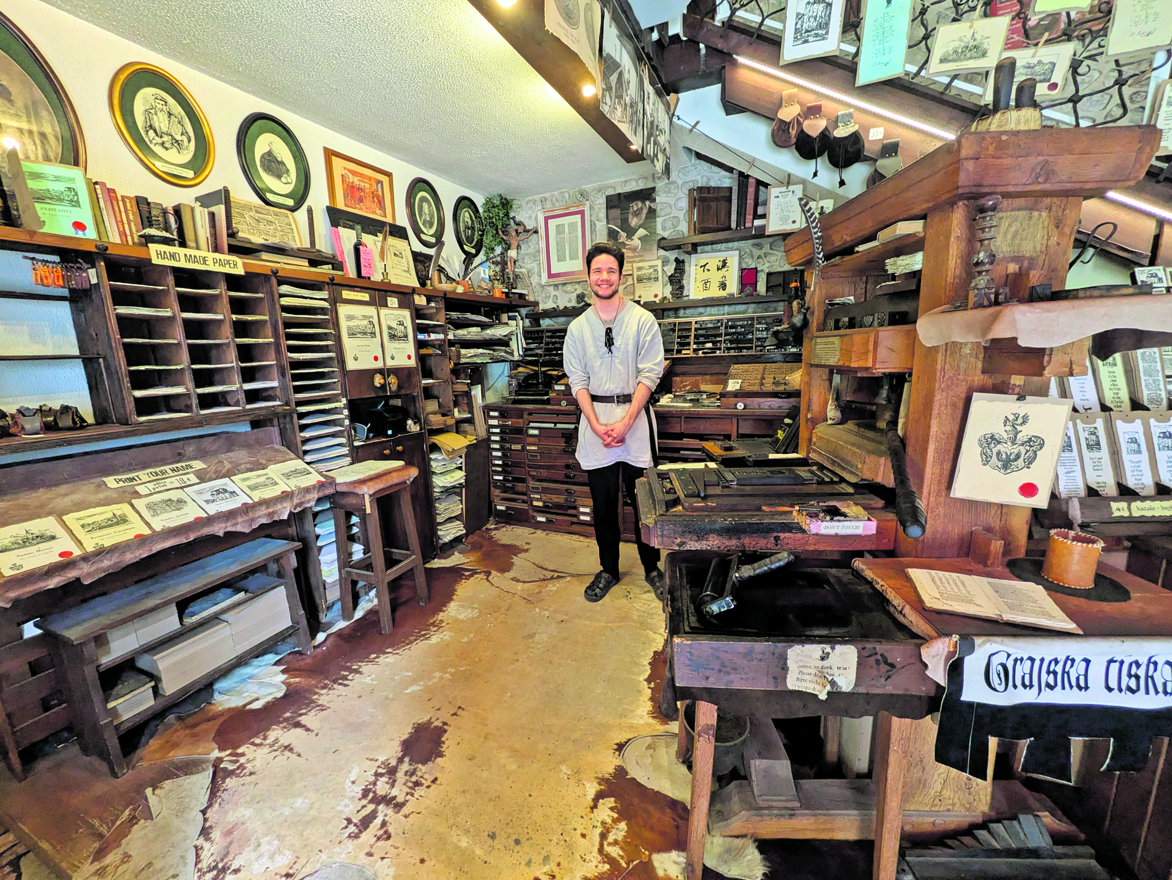 ಪೋಸ್ಟ್‌ ಕಾರ್ಡ್‌ ಸಿದ್ಧಗೊಳ್ಳುವುದು ಇಲ್ಲೇ...